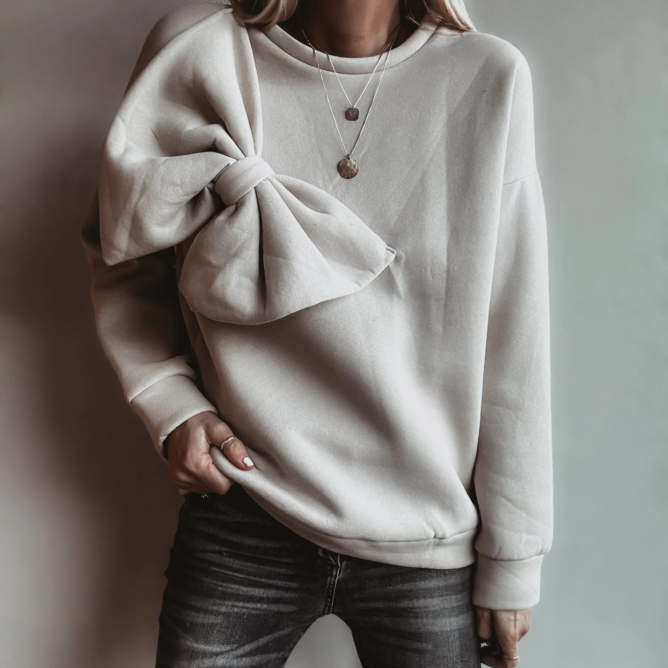 Beige Bow sweatshirt *NEW*