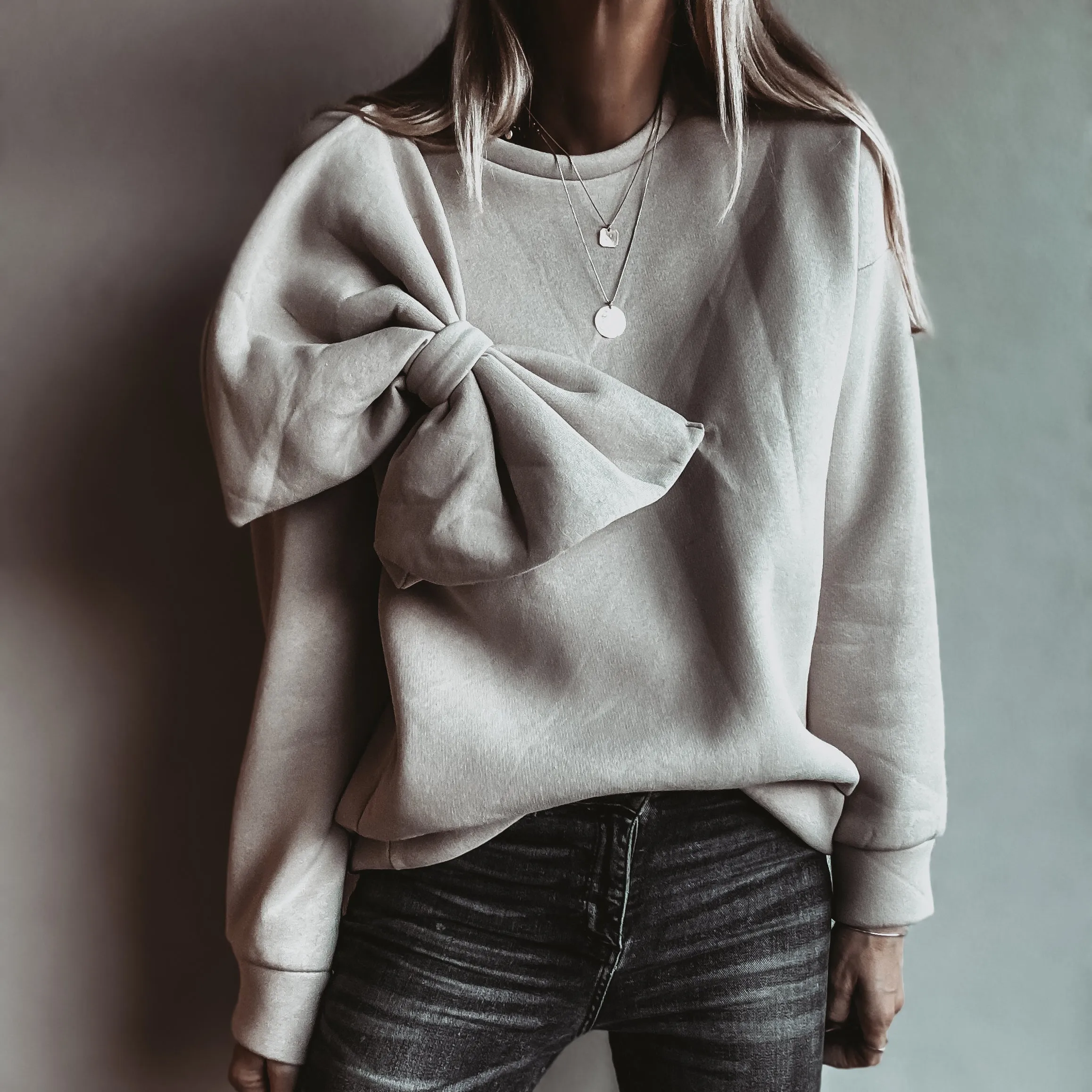 Beige Bow sweatshirt *NEW*